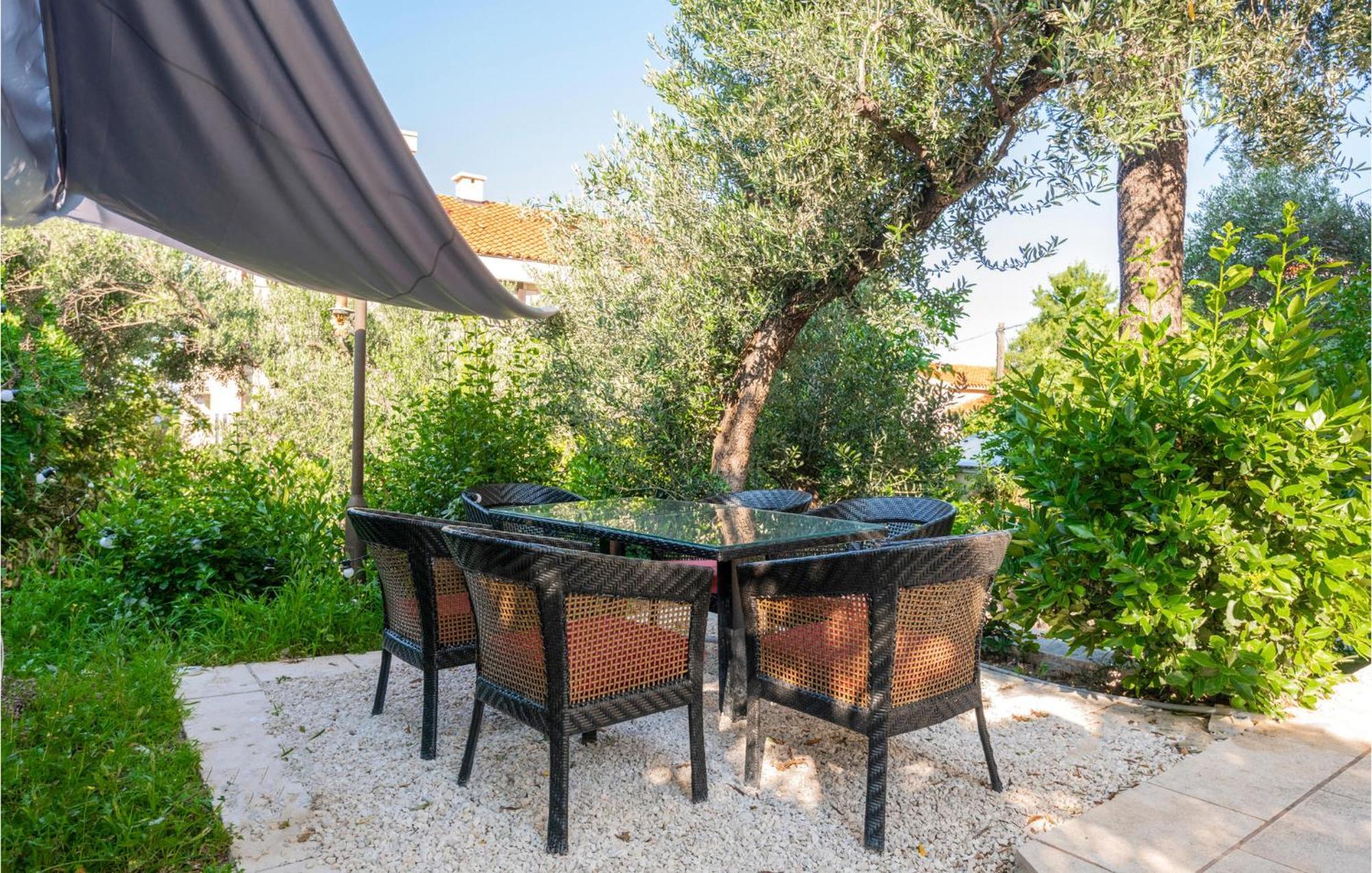 Awesome Apartment In Makarska With Wifi المظهر الخارجي الصورة