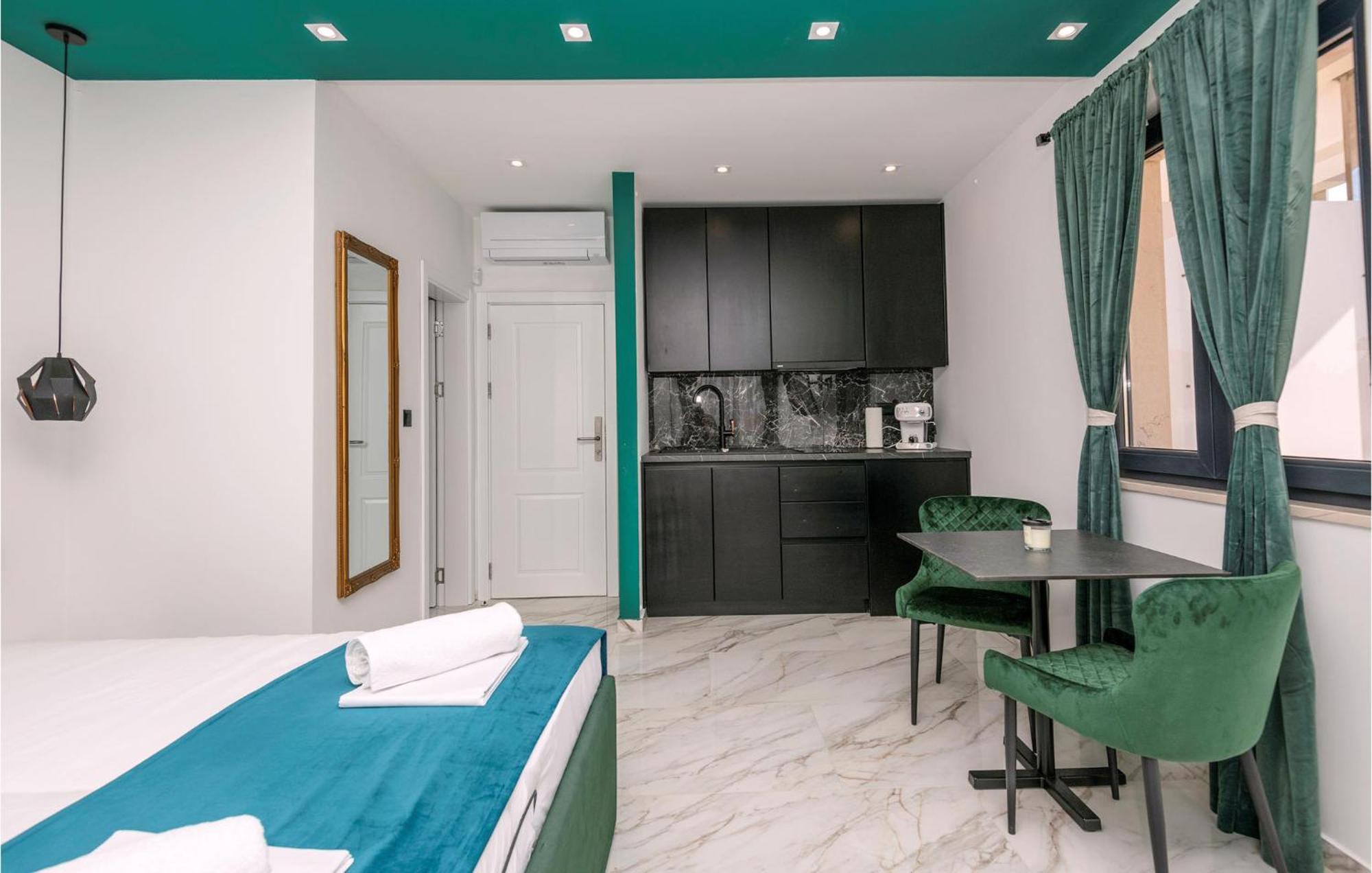 Awesome Apartment In Makarska With Wifi المظهر الخارجي الصورة