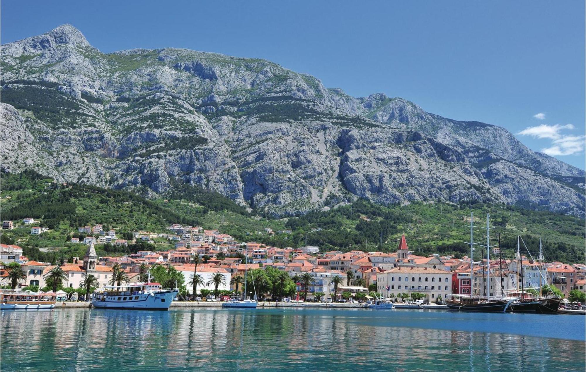 Awesome Apartment In Makarska With Wifi المظهر الخارجي الصورة